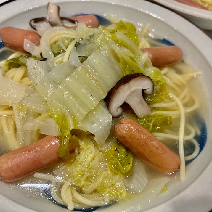 白菜とウインナーの和風スープパスタ